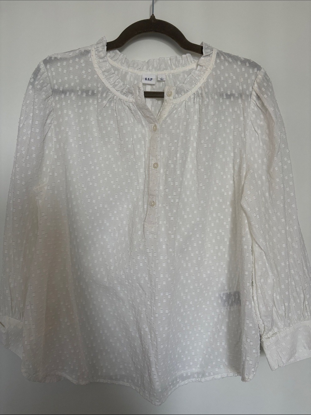 GAP Textured Ruffle-Neck 3/4 Sleeve Top